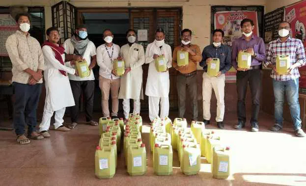 Akola Kachchi Memon Jamaat gave 50 distilled water cans to Government Medical College Hospital